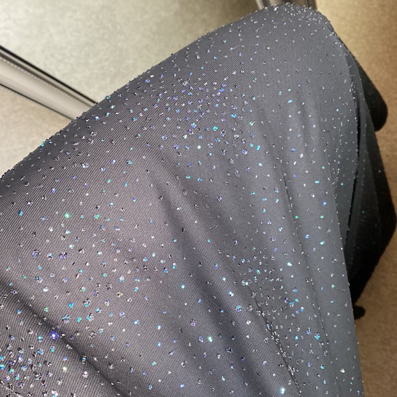 Iridescent evening gown with ruffles and rouching - Picture 8 of 8